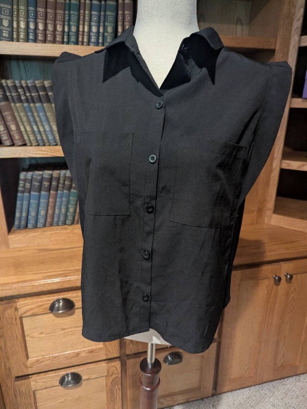 Peyton Jensen Black Sleeveless Button Front Blouse